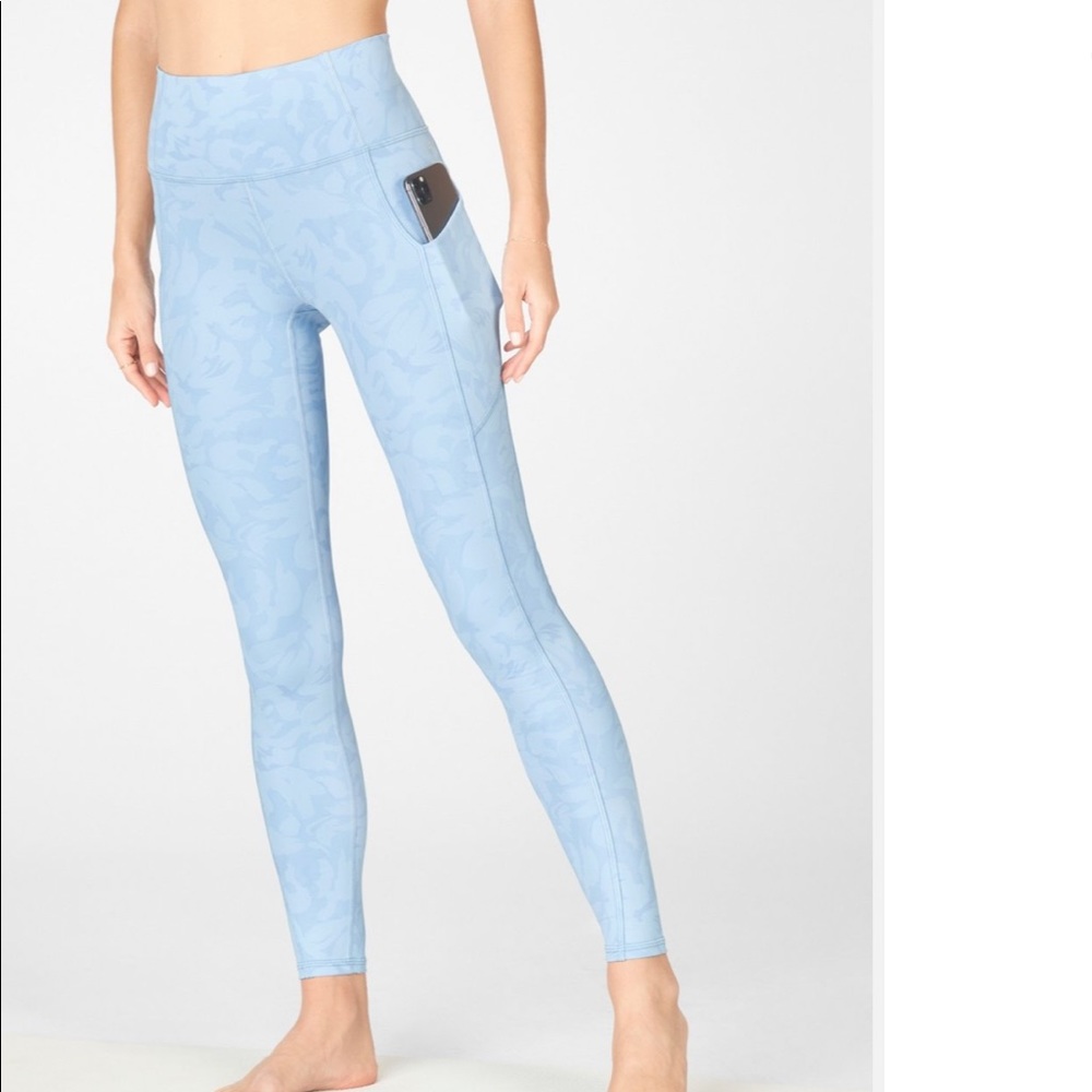 Fabletics Oasis Legging Plume Camo Size XS